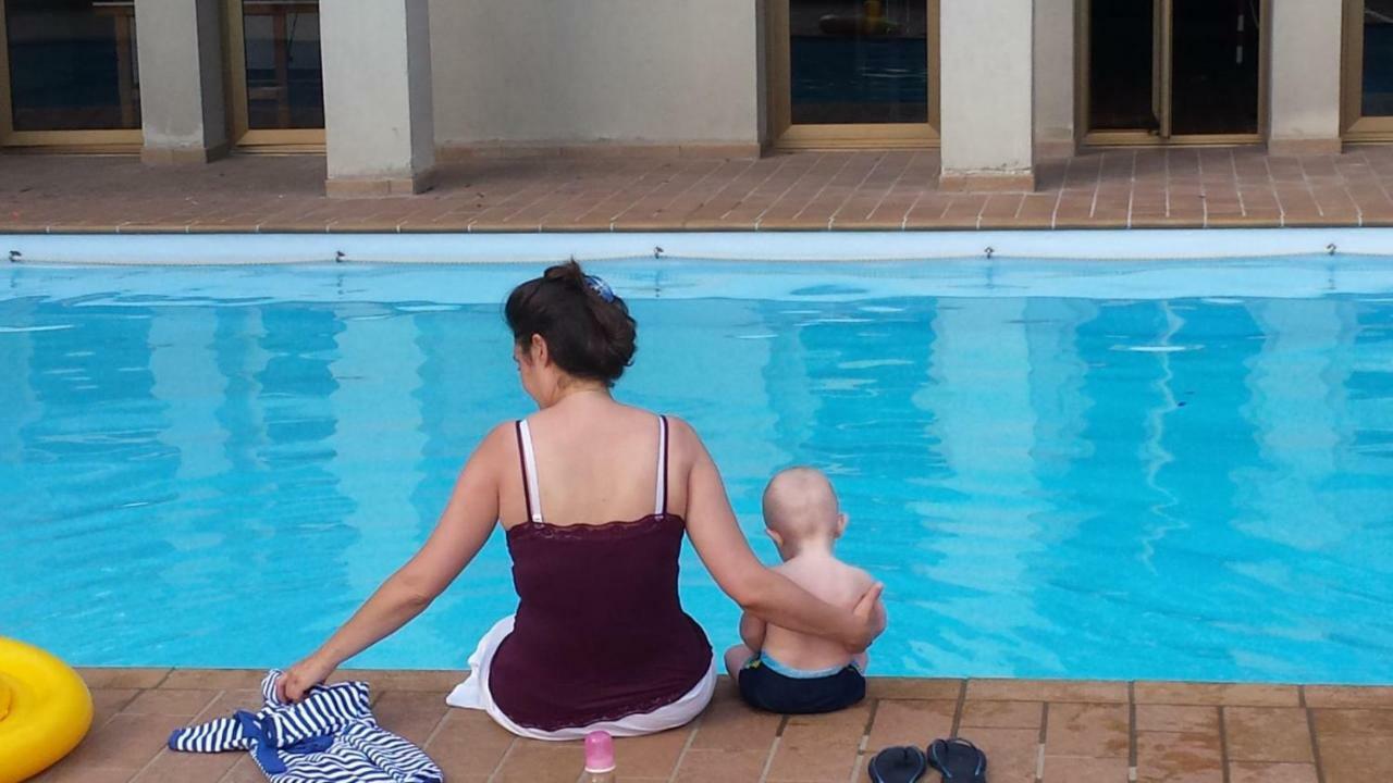 Foresteria Lombarda La Spiaggia Lierna Bagian luar foto